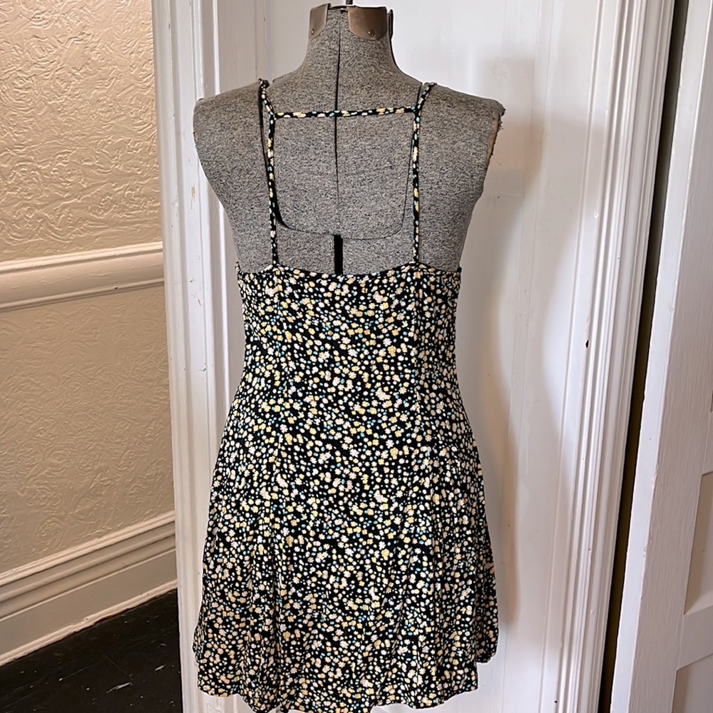 Forever 21 Ditsy Floral Summer Mini Swing Dress with Back Piece, size Medium - Picture 9 of 12